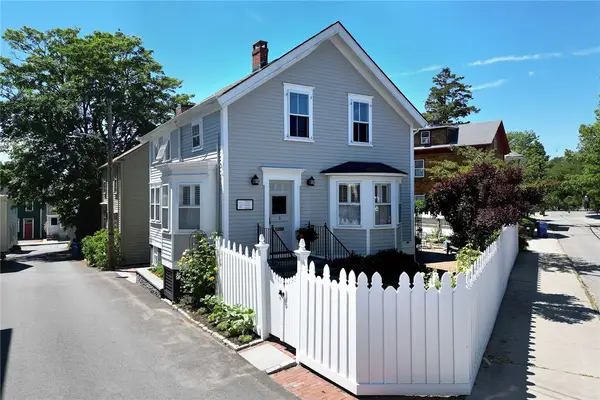 8 Sanford Street, Newport, RI 02840