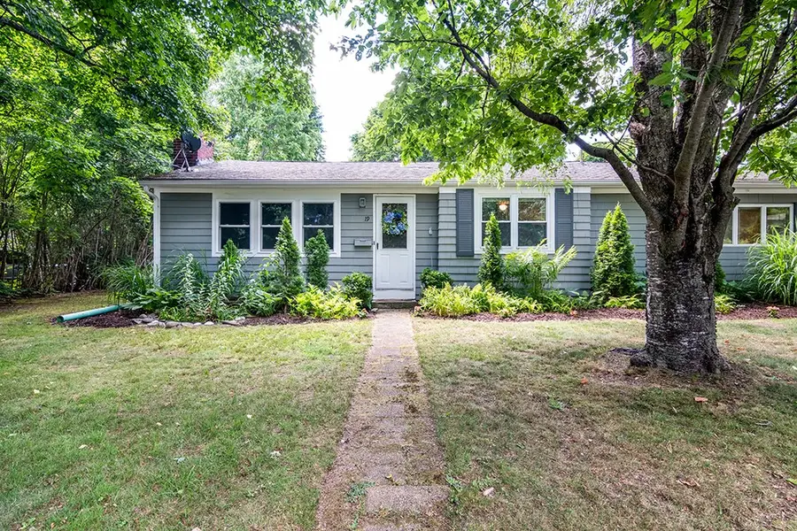 19 Waldron Avenue, North Kingstown, RI 02852 - #2