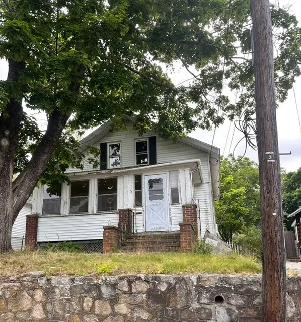 43 Plymouth Road, Warwick, RI 02818
