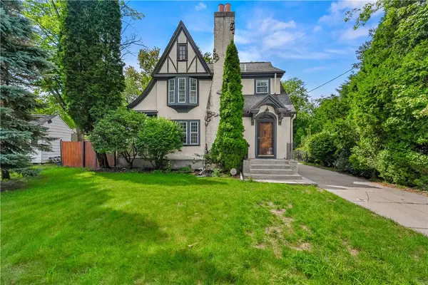 4 Grandview Avenue, Lincoln, RI 02865