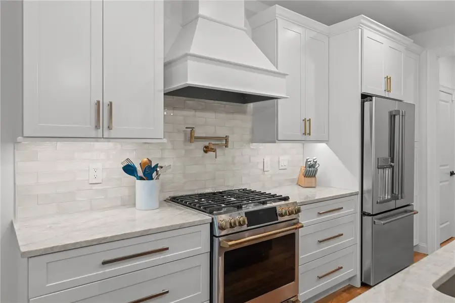 124 Oak Street, South Kingstown, RI 02879 - #3