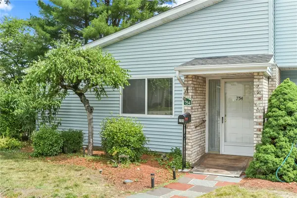754 Williamsburg Circle, Warwick, RI 02886