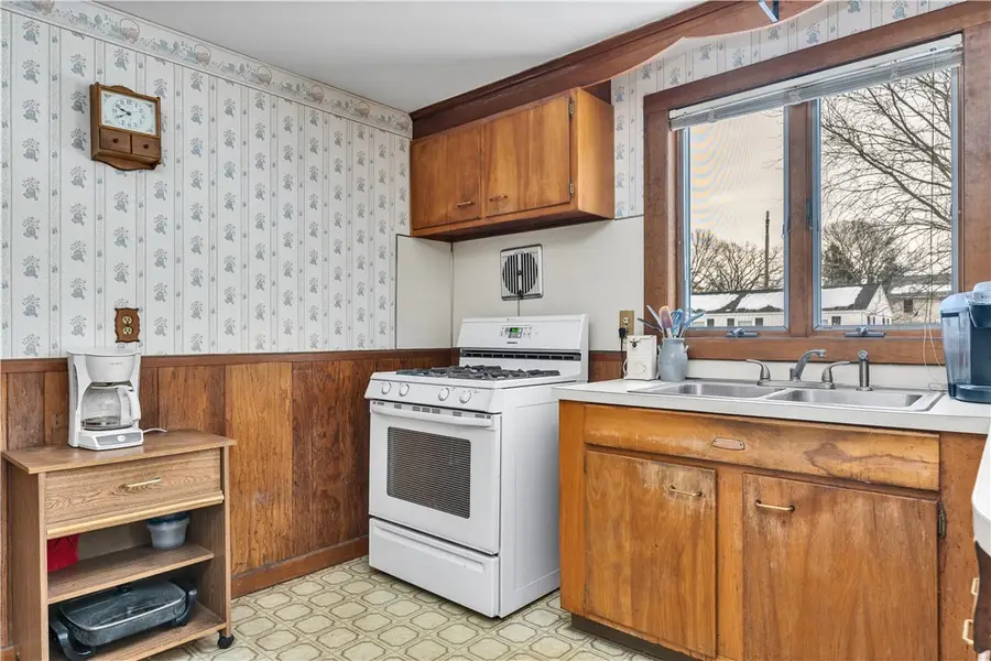22 Hagerstown Road, Warwick, RI 02886 - #3