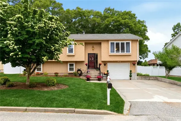 9 Daisy Court, Cranston, RI 02920