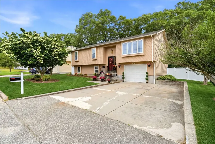 9 Daisy Court, Cranston, RI 02920 - #2