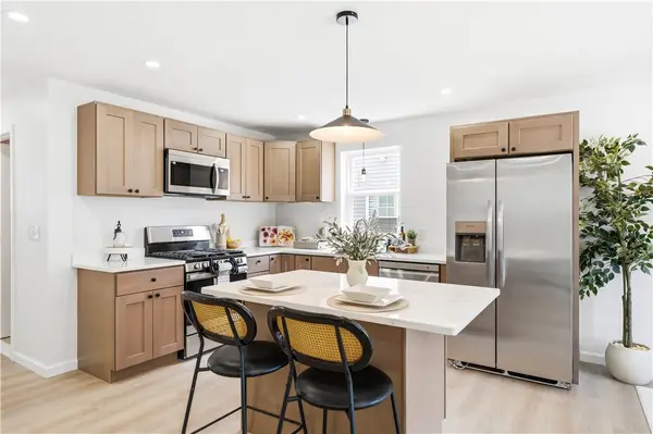 39 Douglas Avenue, Providence, RI 02908