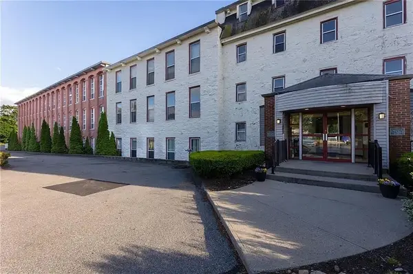 494 Woonasquatucket Avenue #414, North Providence, RI 02911