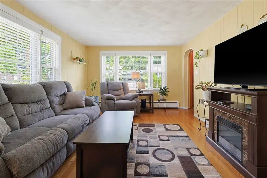25 Hunter Drive, Cumberland, RI 02864 - #2