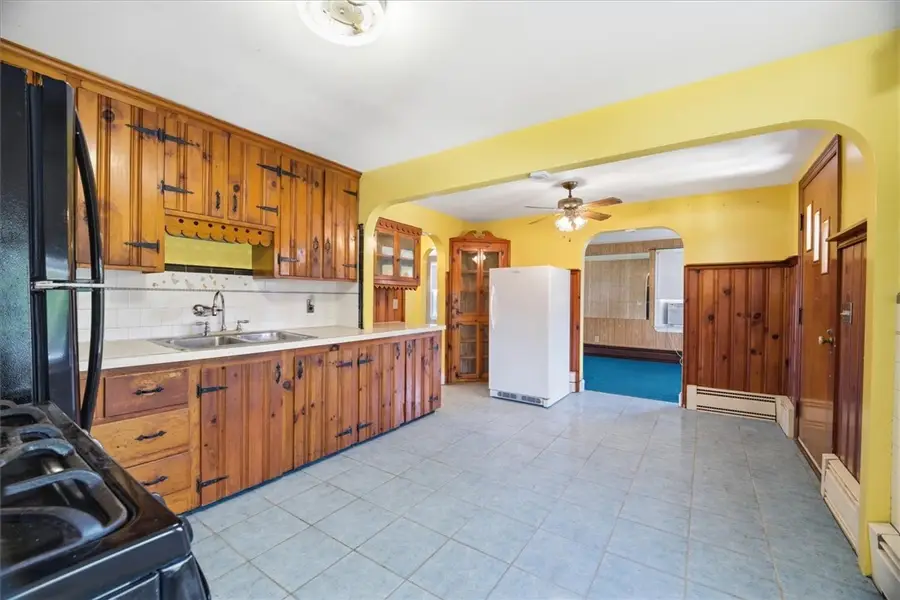 15 Rhodes Avenue, Riverside, RI 02915 - #2
