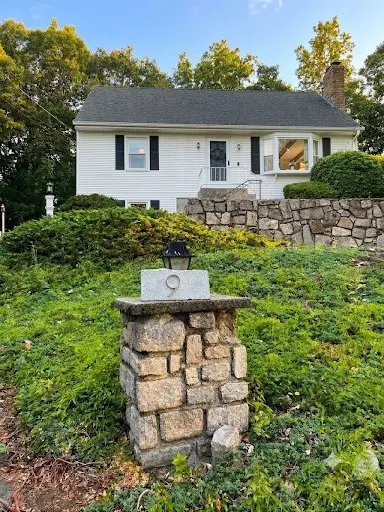 9 Briar Hill Road, North Providence, RI 02904