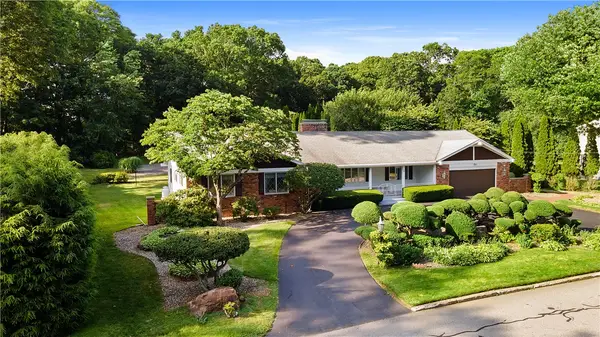 20 Oak Dell Circle, East Greenwich, RI 02818