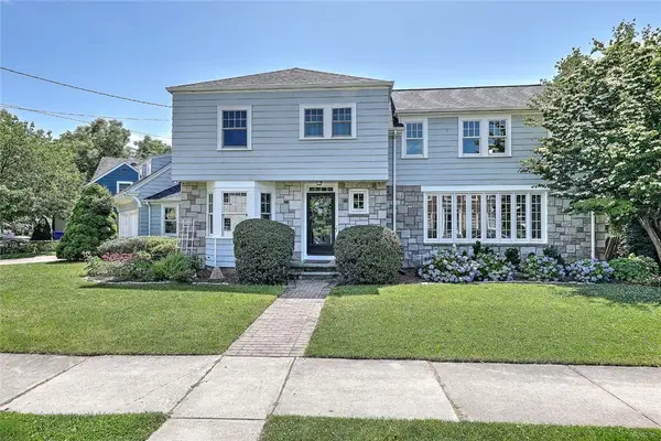 129 Fosdyke Street, Providence, RI 02906