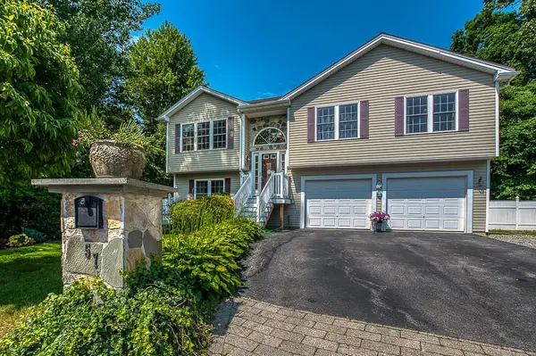 57 Mckay Court, Warwick, RI 02889