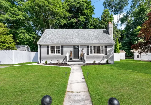 80 Briggs Lane, Tiverton, RI 02878
