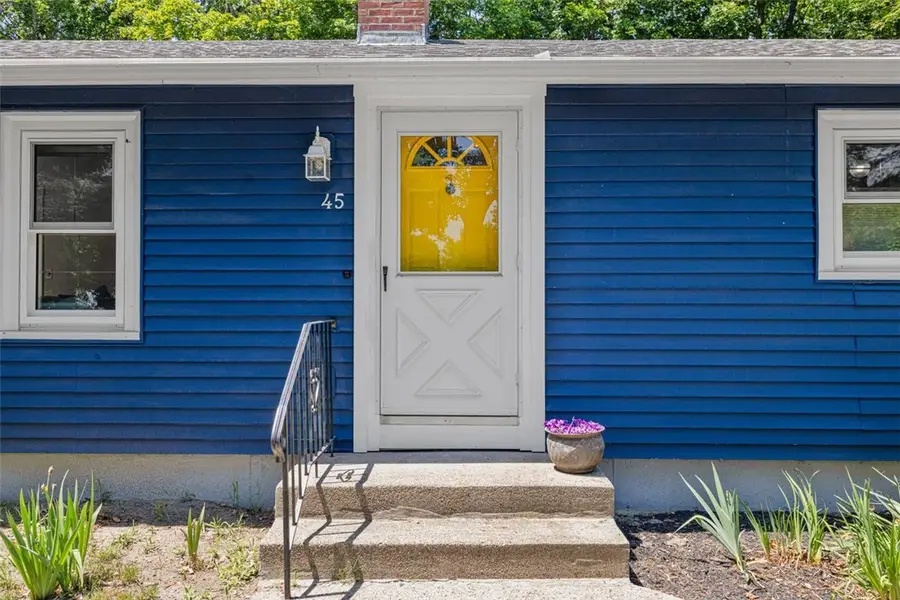 45 Gardiner Avenue, North Kingstown, RI 02852 - #3