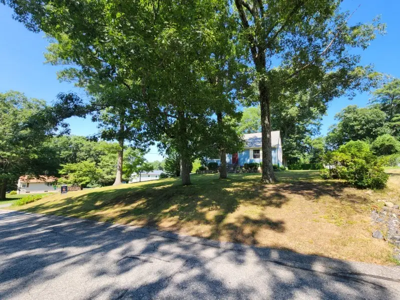 4 Patricia Avenue, North Smithfield, RI 02896 - #3