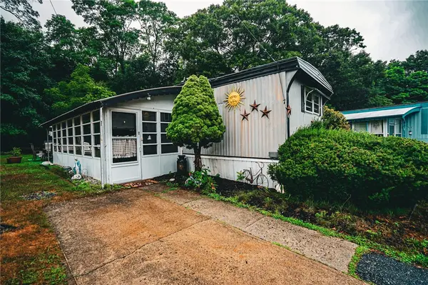 979 Tollgate Road, Warwick, RI 02886