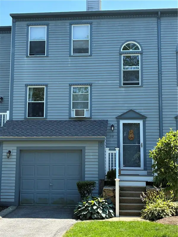1 Willow Glen Circle #115, Warwick, RI 02889