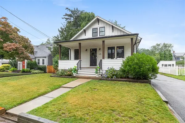 15 Berwick Place, East Providence, RI 02916