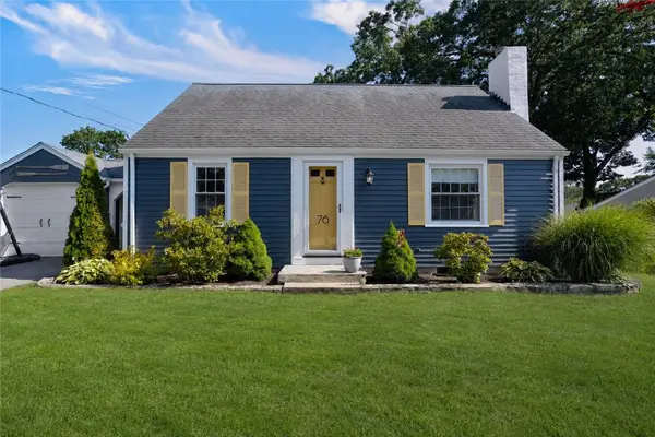76 Brewster Drive, Warwick, RI 02889