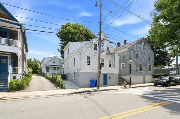 400 Thames Street, Bristol, RI 02809