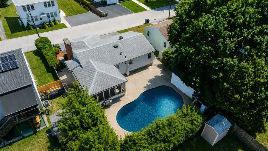 8 Flanders Street, Johnston, RI 02919 - #3
