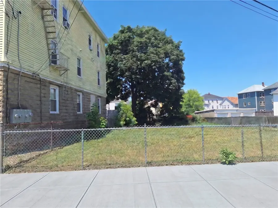 18 Magnolia Street, Pawtucket, RI 02860 - #3