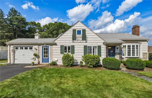 29 Colonial Drive, Lincoln, RI 02865