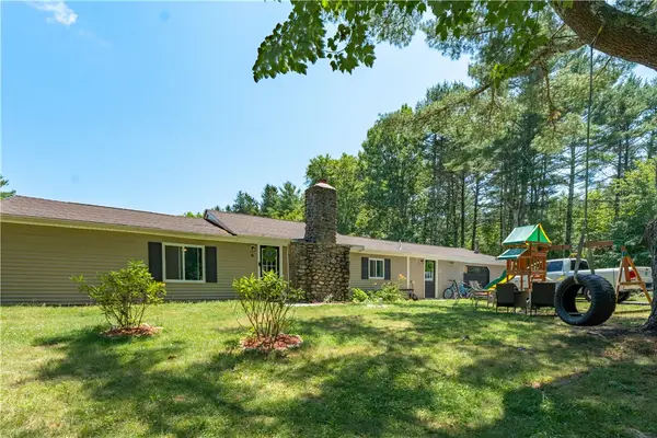 40 Nipmuck Trail, West Greenwich, RI 02817