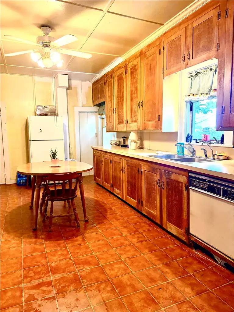 51 Underwood Lane, Middletown, RI 02842 - #3
