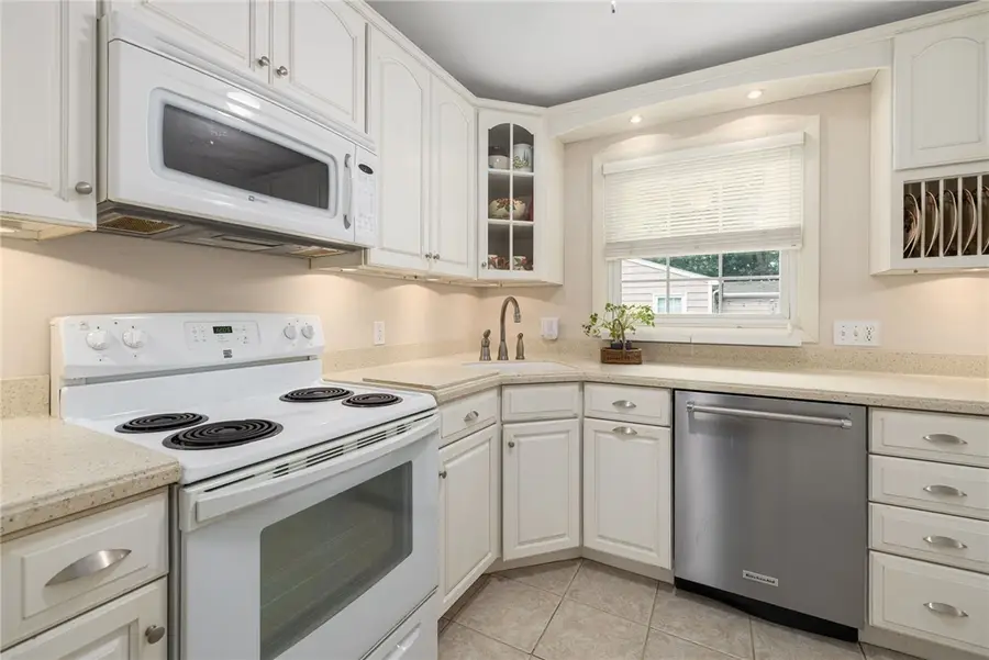 24 Morton Avenue, Johnston, RI 02919 - #3