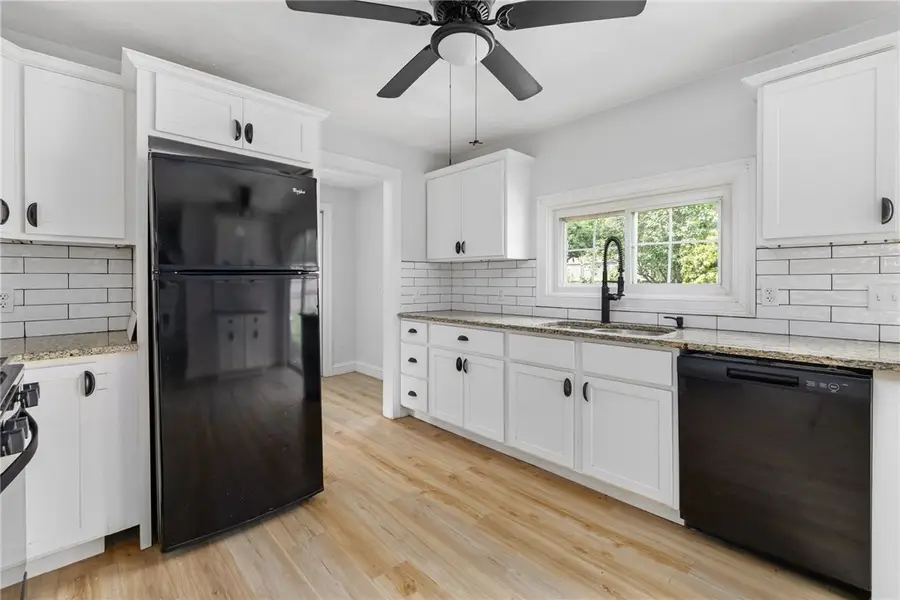37 Gerald Street, Warwick, RI 02886 - #3