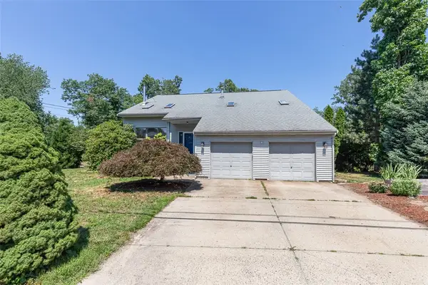 8 Ashley Drive, Lincoln, RI 02865