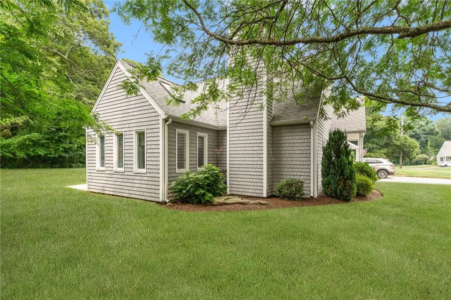 27 Riverdell Drive, Saunderstown, RI 02874 - #3