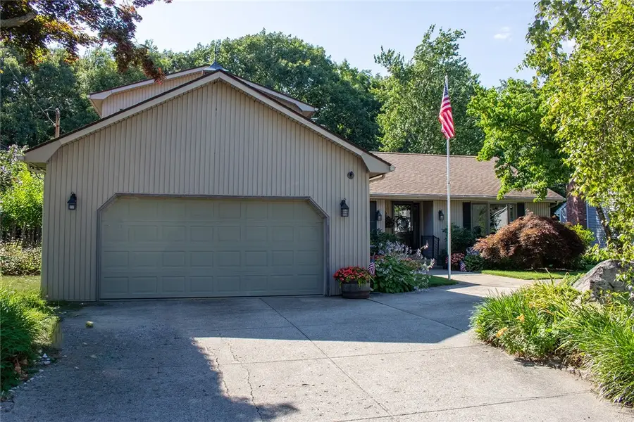 122 Elton Circle, Cranston, RI 02921 - #2