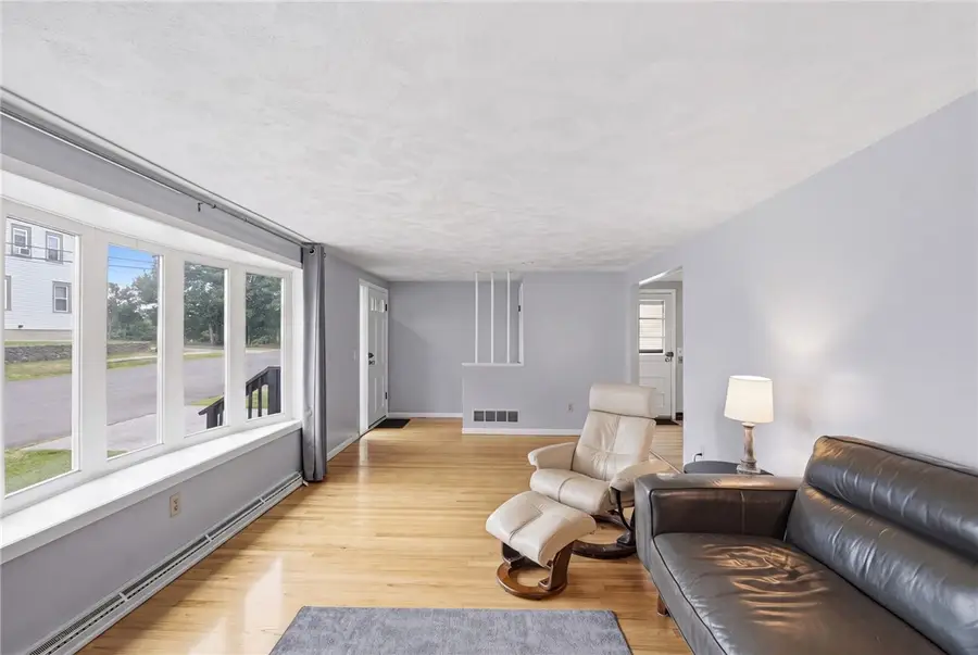 8 Henry Street, East Providence, RI 02914 - #3