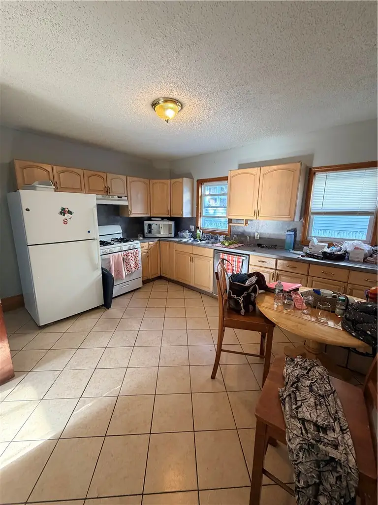 192 Farmington Avenue, Cranston, RI 02920 - #3
