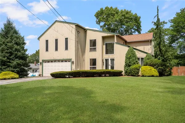 22 Golden View Drive, Johnston, RI 02919