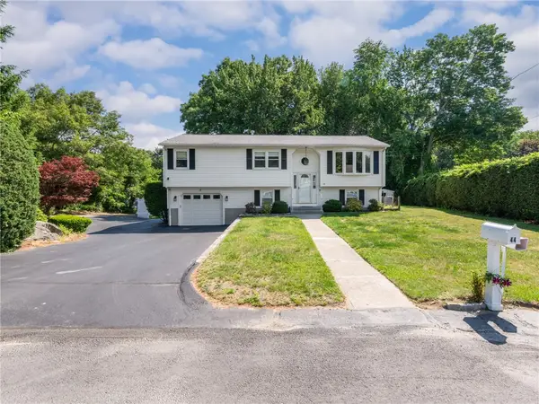 44 Village Avenue, Cranston, RI 02920