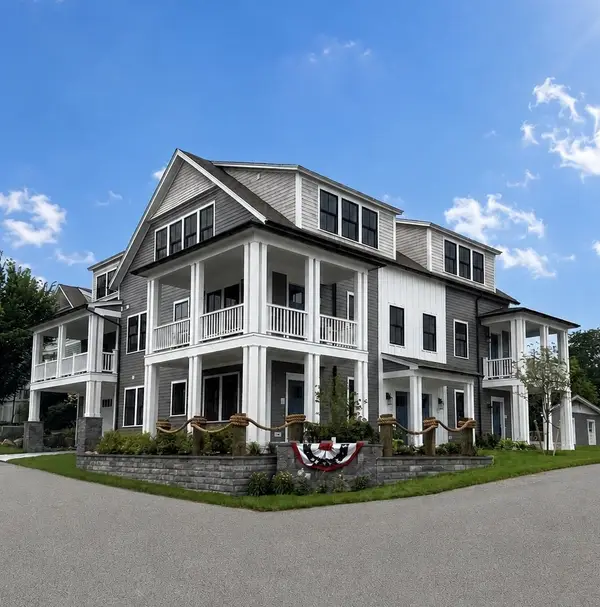 67 Queen Street #1C, East Greenwich, RI 02818