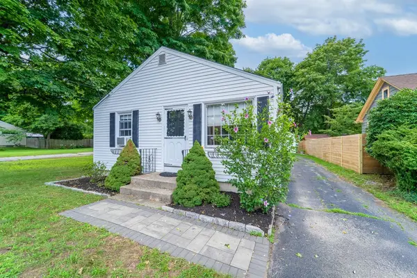 29 Pleasant View Road, Warwick, RI 02888