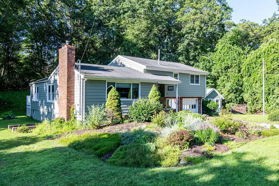 26 High Street, North Kingstown, RI 02852 - #2