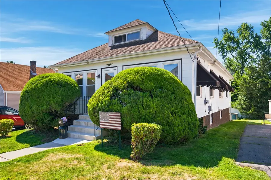 29 E Earle Street, Cumberland, RI 02864 - #3