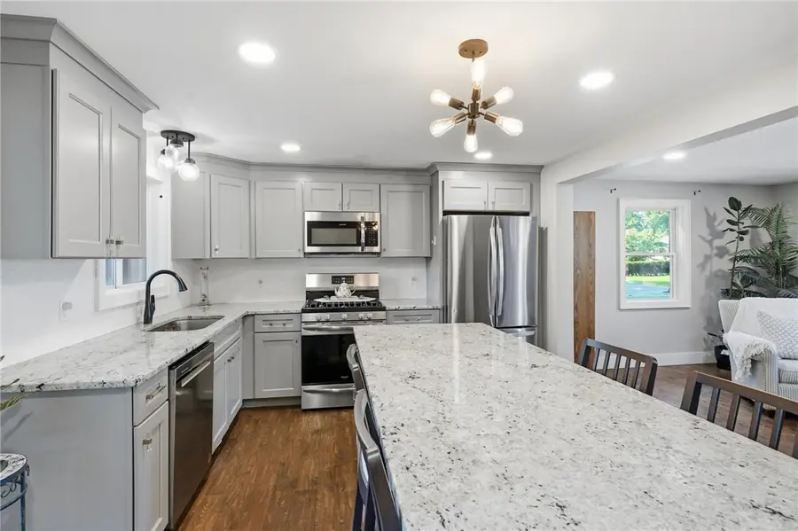 6 Adrian Street, Warwick, RI 02886 - #3