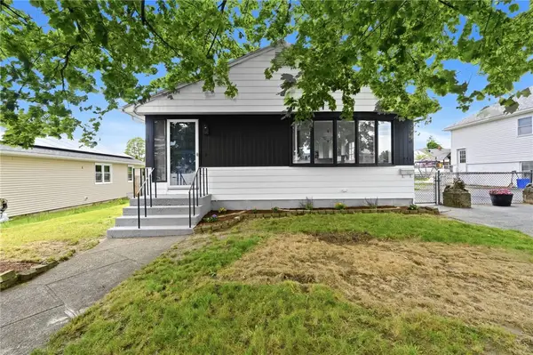216 Toledo Avenue, Pawtucket, RI 02860