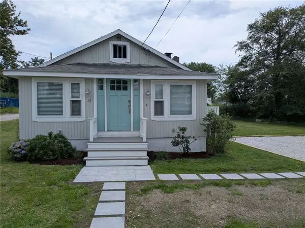 15 N Water Street, Portsmouth, RI 02871