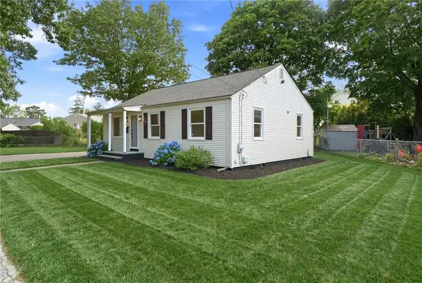 28 Plain Street, East Providence, RI 02916