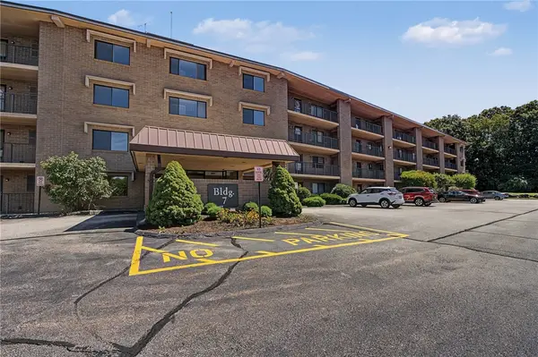 650 East Greenwich Avenue #7-207, West Warwick, RI 02893
