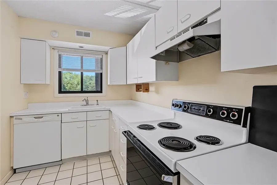 650 East Greenwich Avenue #7-207, West Warwick, RI 02893 - #3