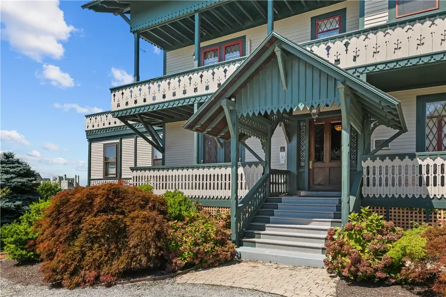 35 Chastellux Avenue #H, Newport, RI 02840 - #3